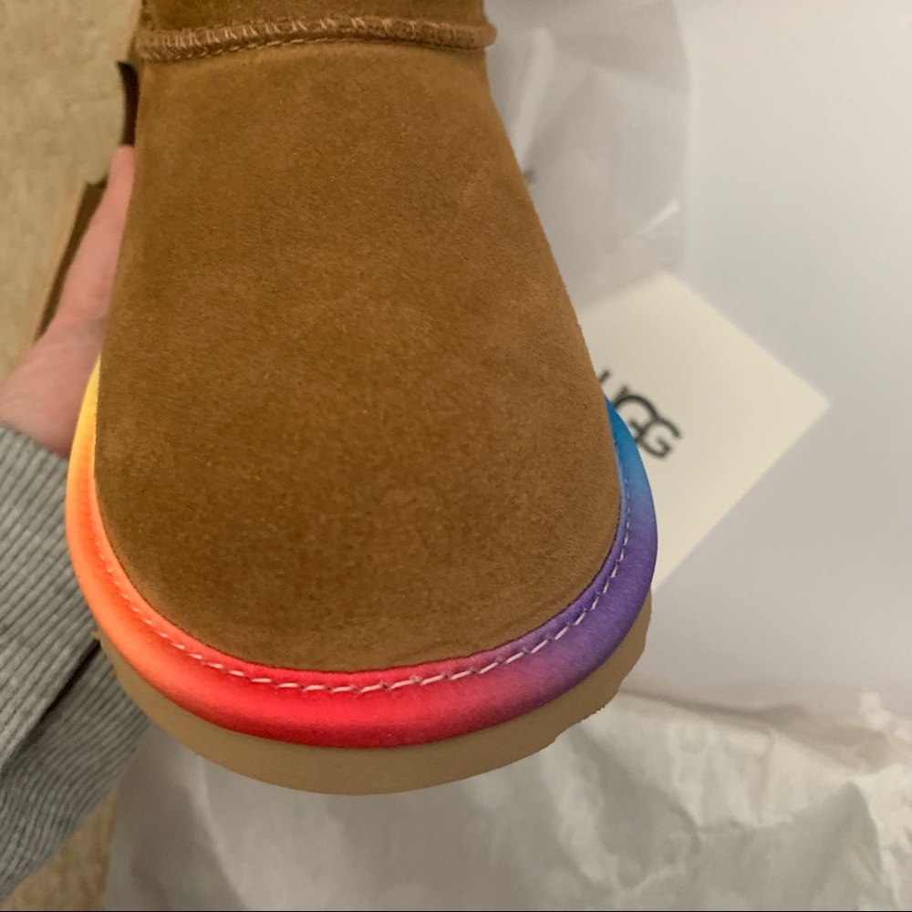Ugg Kids Classic Short II Rainbow Boot - Picture 4 of 5